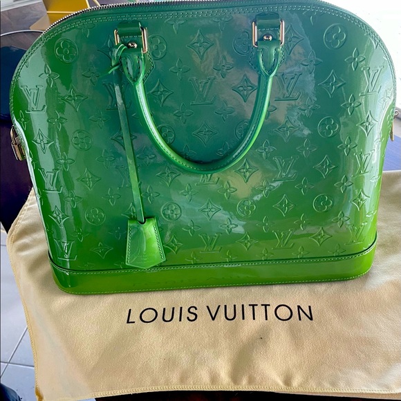 Louis Vuitton Alma MM Vernis in Vert Tonic (Green) Louis Vuitton | The  Luxury Closet